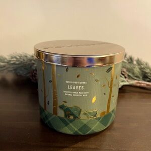 Bath and Body Works 3-wick candle - Leaves - never used